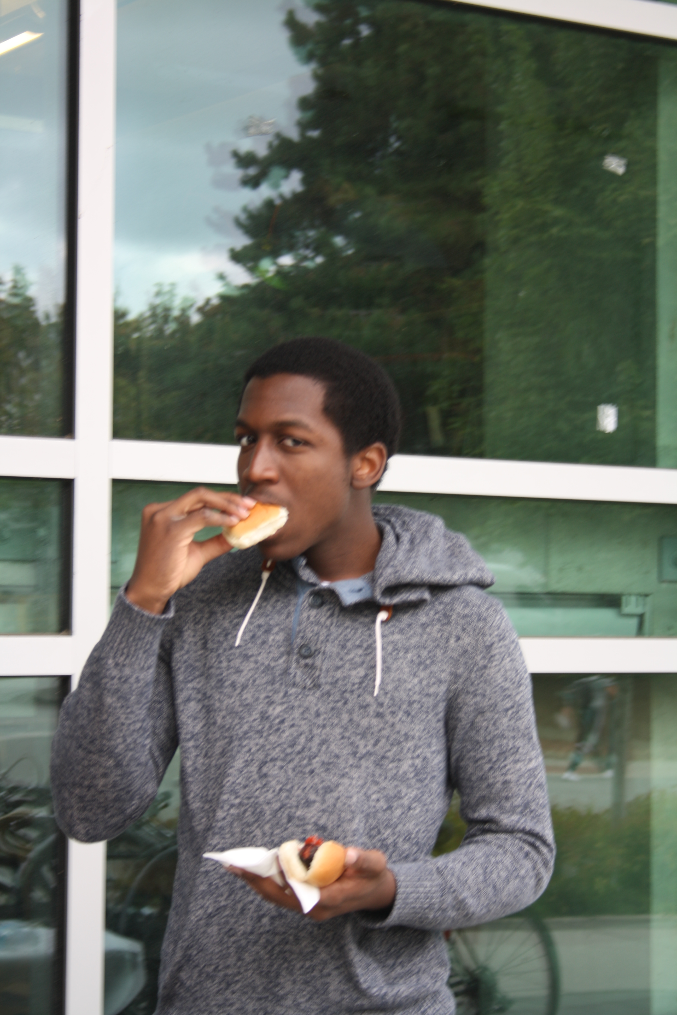 Ruvie Eating